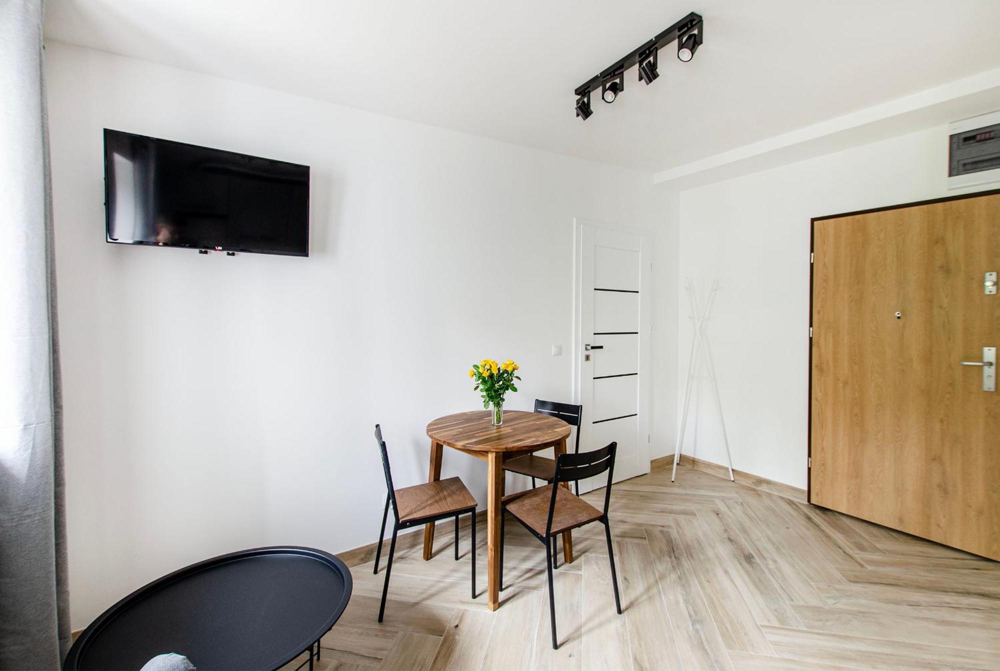 Loft Center Apartments- Parking, Wifi, 24h Check-in