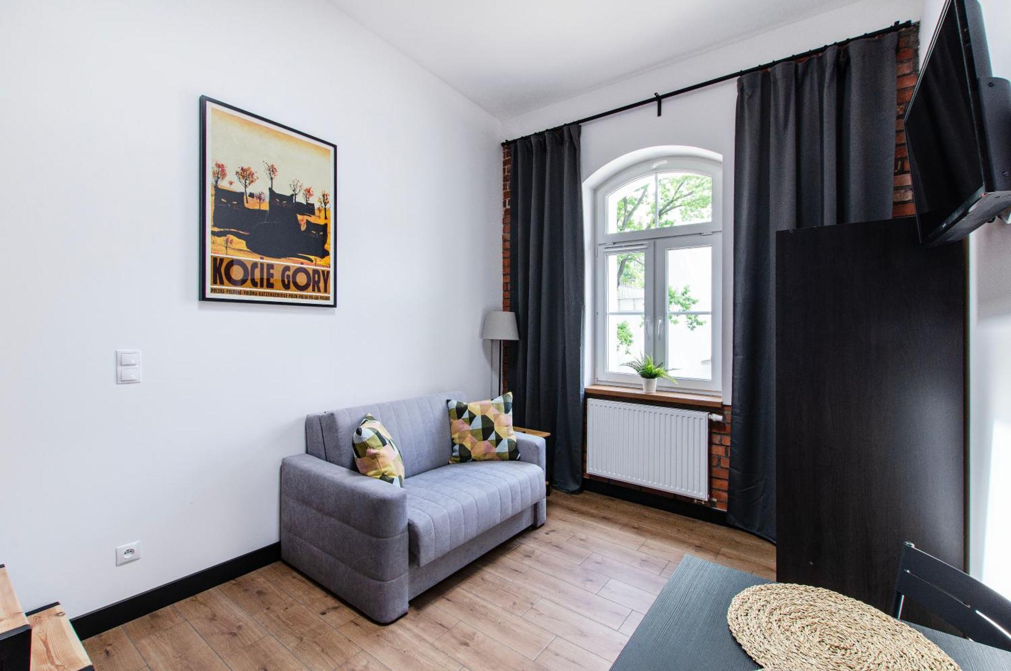 Loft Center Apartments- Parking, Wifi, 24h Check-in Apartment