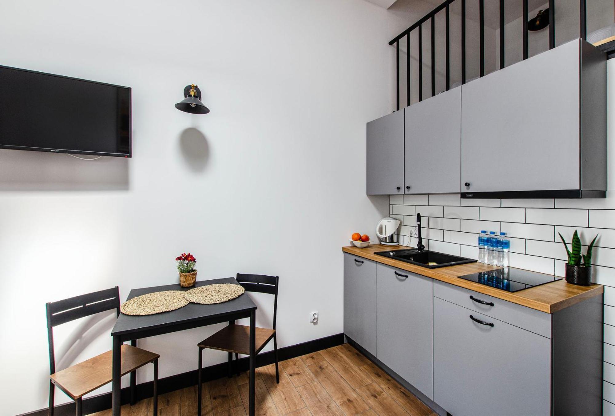 Loft Center Apartments- Parking, Wifi, 24h Check-in