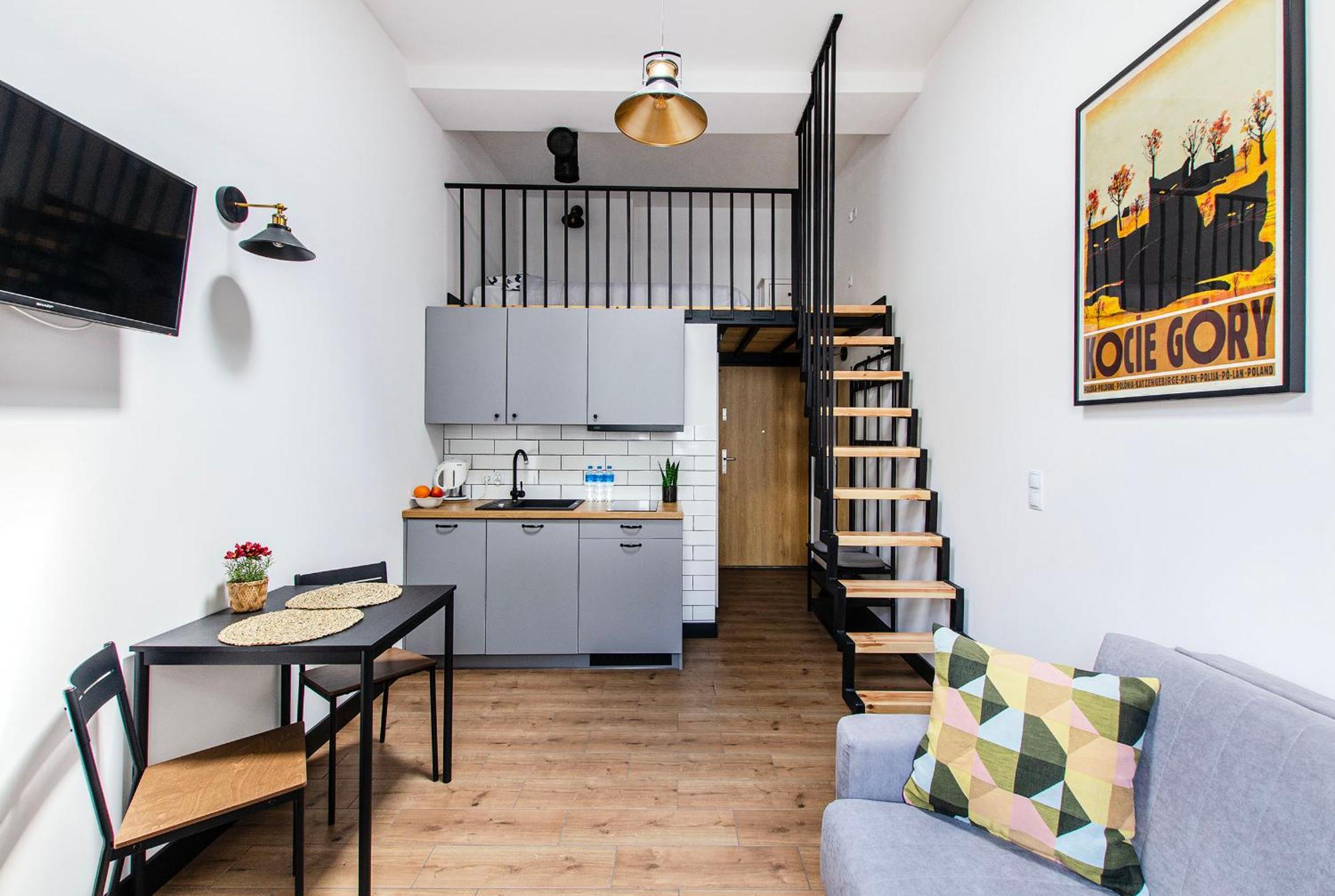 Apartment Loft Center Apartments- Parking, Wifi, 24h Check-in
