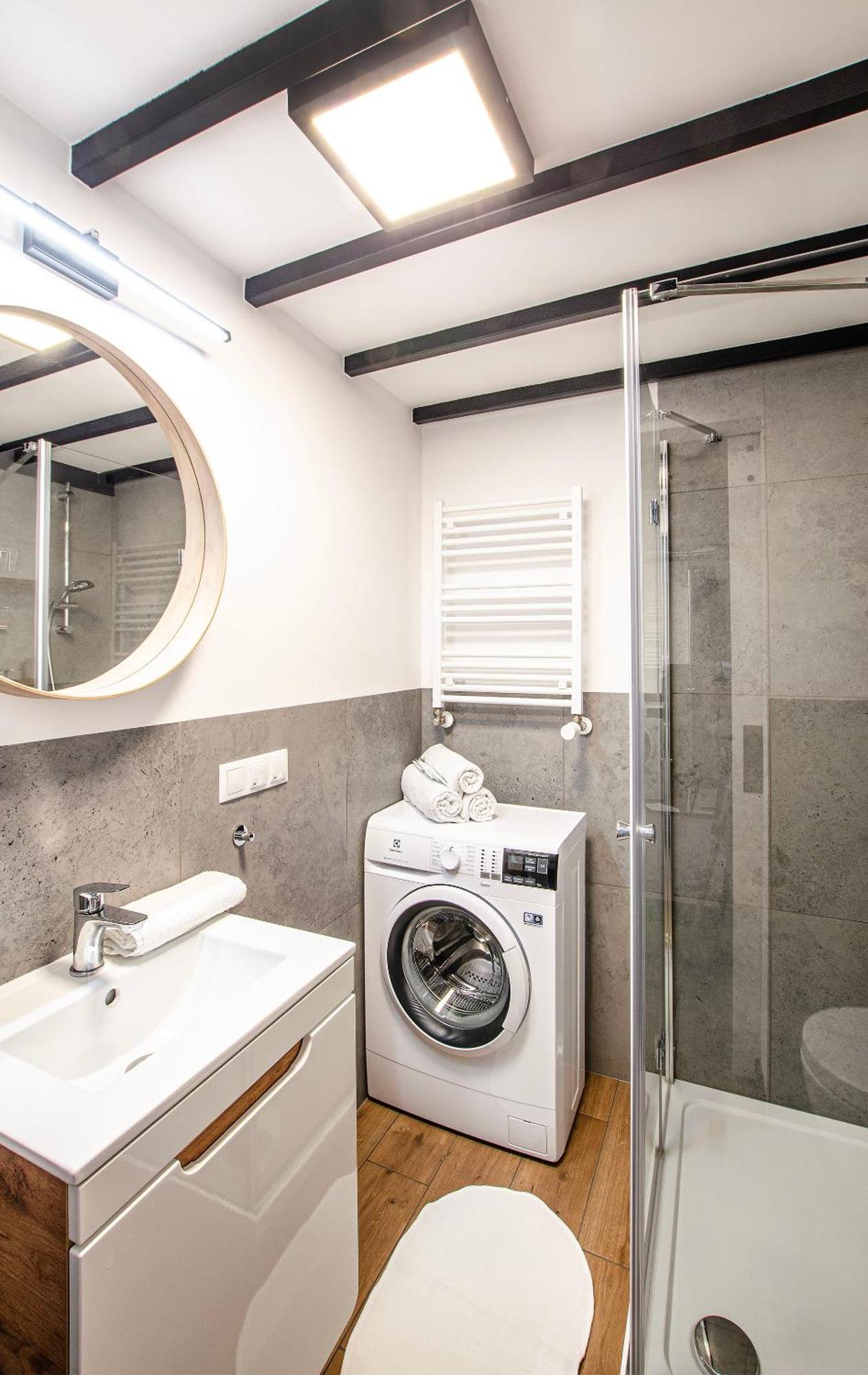 Loft Center Apartments- Parking, Wifi, 24h Check-in Apartment *