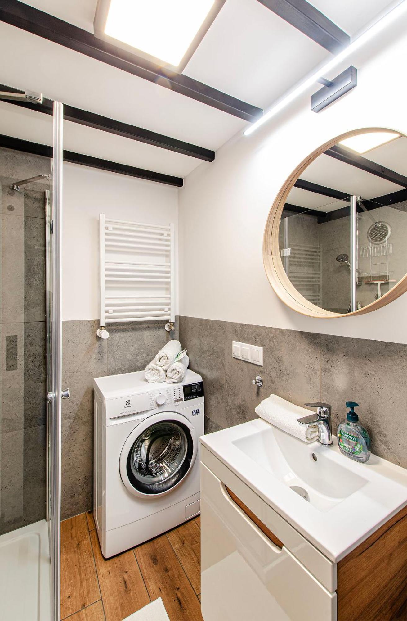 Loft Center Apartments- Parking, Wifi, 24h Check-in