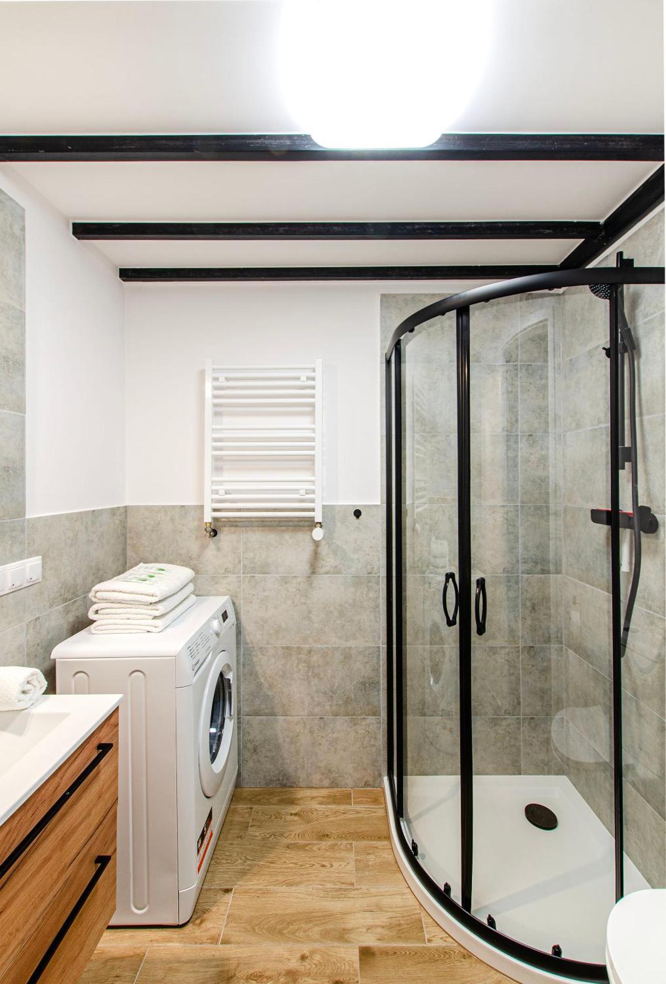 Apartment Loft Center Apartments- Parking, Wifi, 24h Check-in